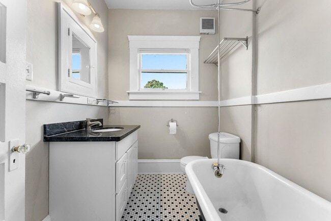 Building Photo - NENO1 - 1549-1601 SE 32nd Place