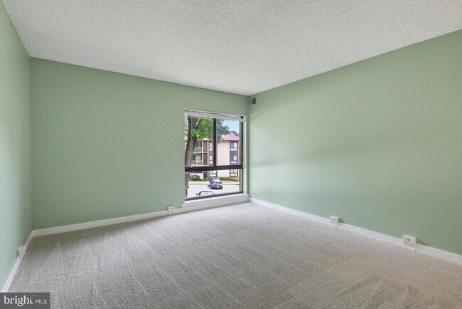 Building Photo - 5911 Tamar Dr
