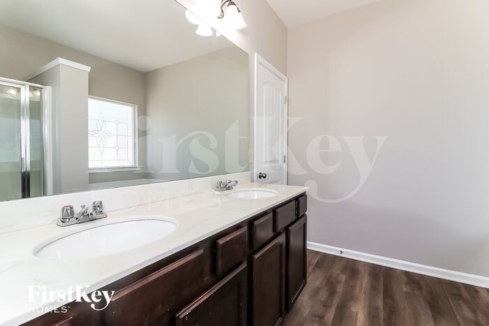 Building Photo - 219 Bollen Ln