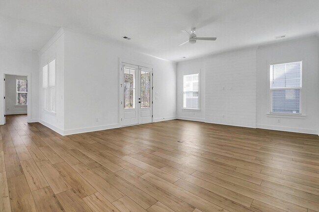 Building Photo - 502 Sound Dr