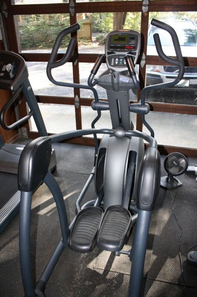 Building Photo - Come live in this quiet corner of Harstine Island!