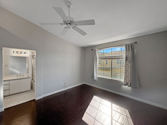 Building Photo - Bright & Spacious 2-Bedroom Home in Mira Mesa