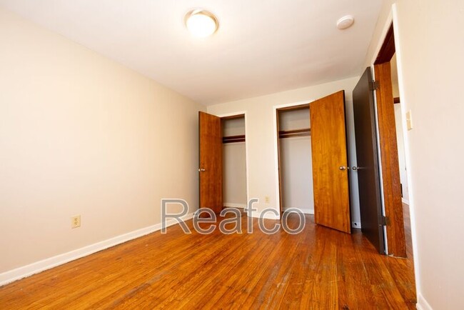 Building Photo - 830 S Harris Ave