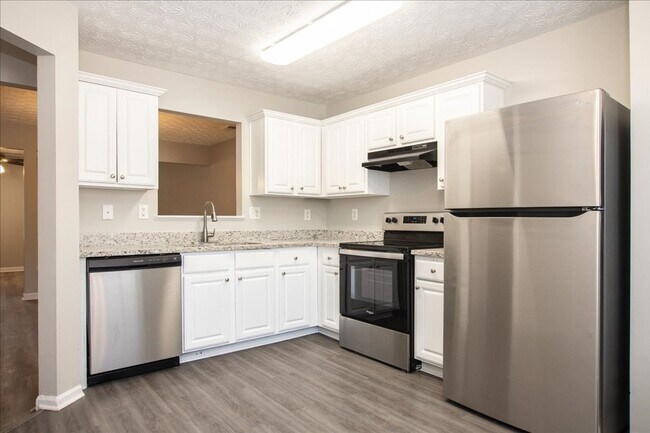Building Photo - $400 Move In Special: Newly Renovated 3/2 Townhome in Quiet Decatur Neighborhood!