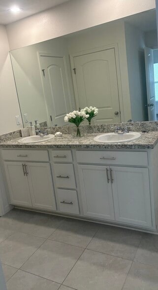 Building Photo - 1534 SW Jacksonville Ave