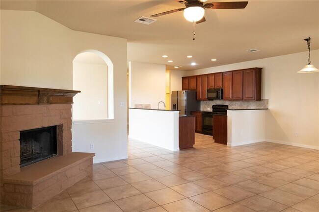 Building Photo - 30018 Bumble Bee Dr