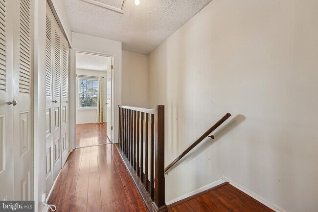 Building Photo - 8 Marsh Ct