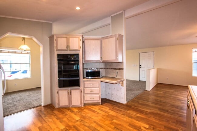 Building Photo - Villages at Lynx Creek