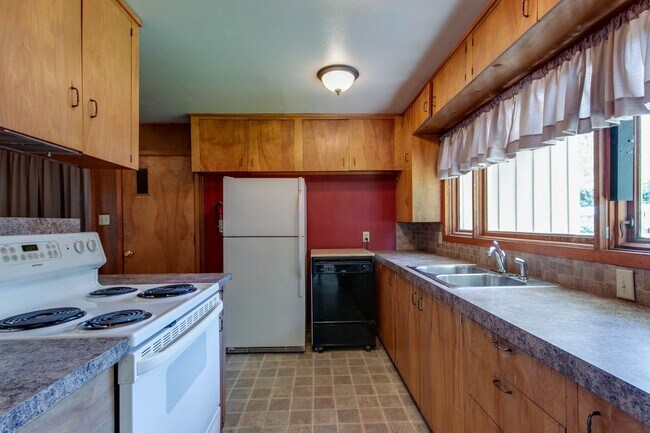 Building Photo - 1816 Elaine Dr