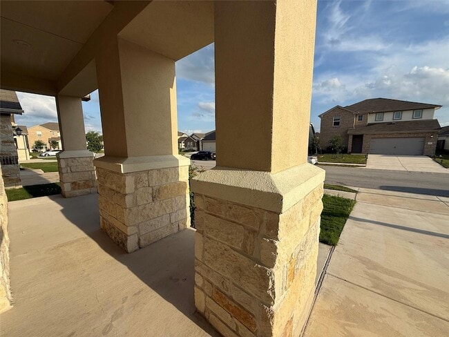 Building Photo - 104 Osier Pass