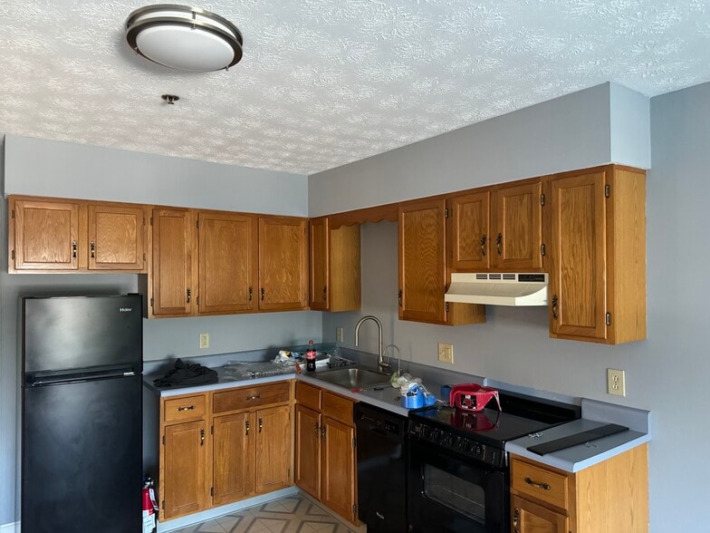 Building Photo - 10 Kellogg Rd