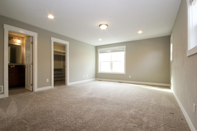 Building Photo - 2700 Dorman Ave