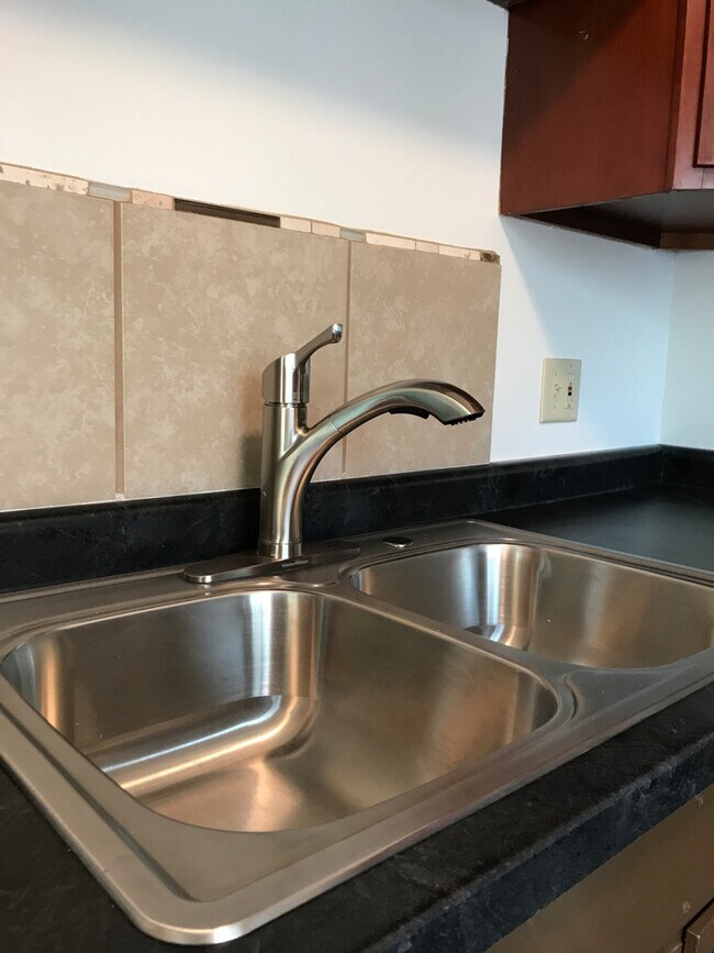 Building Photo - 4728 Seward St