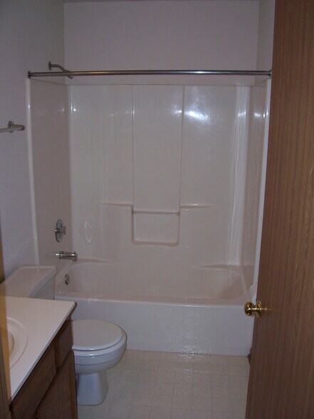 Building Photo - 425 N Eric Dr