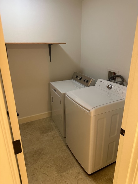 Building Photo - 109 NW Shy Bear Way