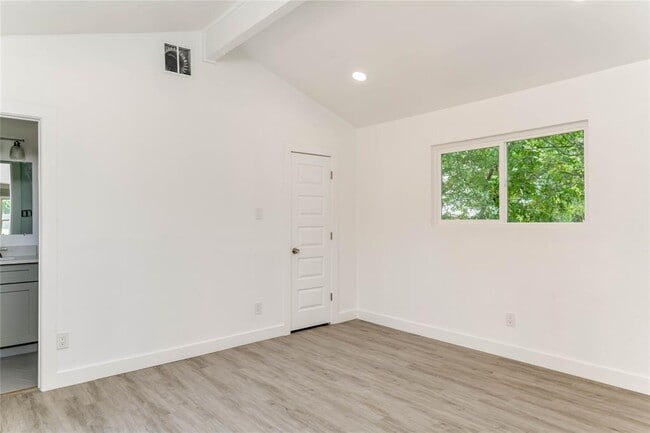 Building Photo - 3410 Lynridge Dr