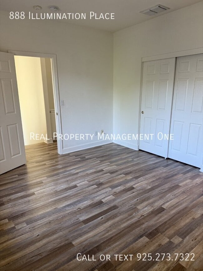 Building Photo - 888 Illumination Pl