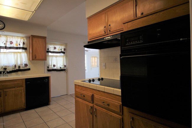 Building Photo - 11417 N 103rd Ave