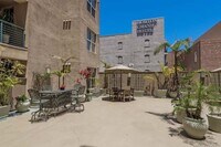 Building Photo - 1 bed/1 bath condo unit