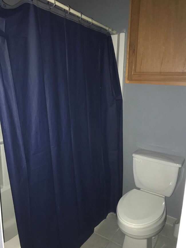 Building Photo - Spacious Condo in Fox Run Condos!