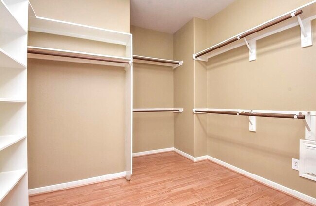Building Photo - 26418 Meadow Dawn Ln