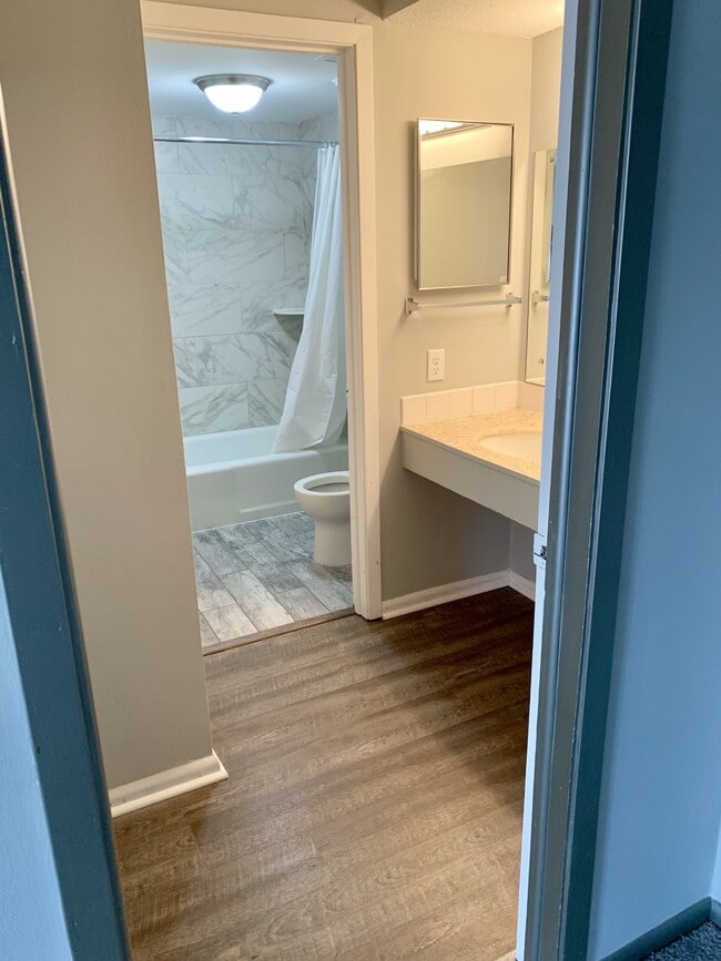 Building Photo - 810 9th Ave S