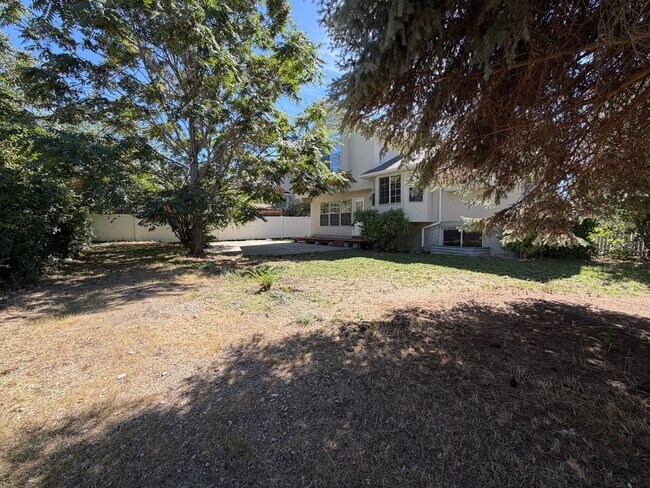 Building Photo - 717 E Hundley Hvn Cir