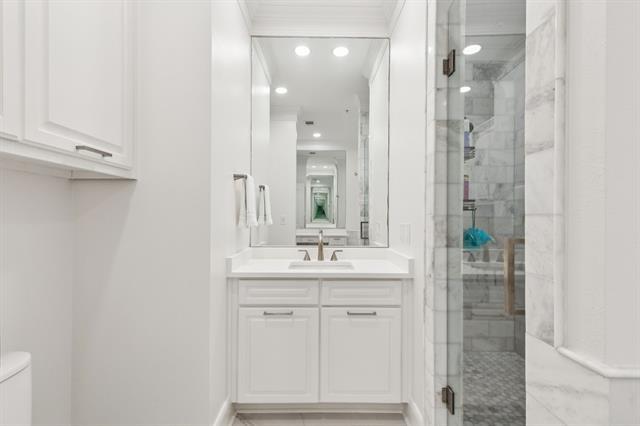 Building Photo - 6605 Bandera Ave