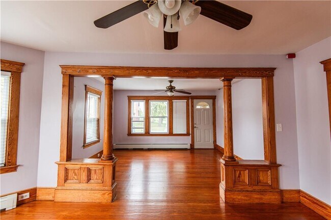 Building Photo - 455 Child St