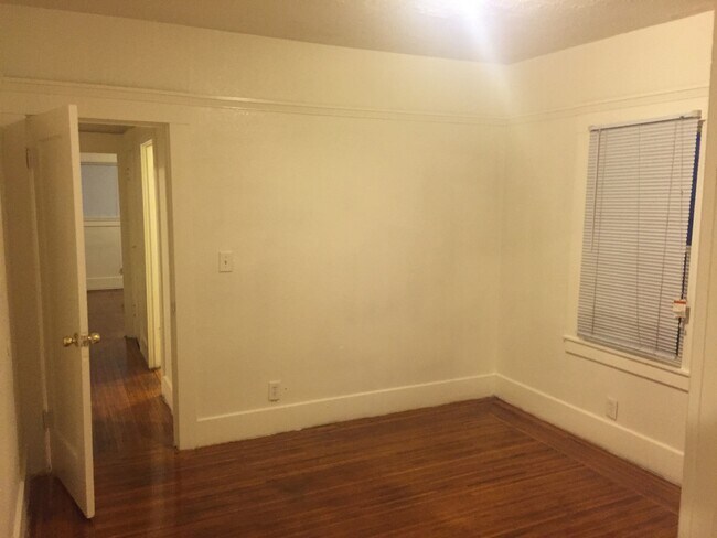 Building Photo - 5440 Trask St