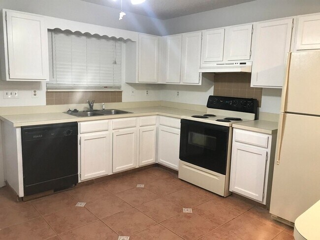 Building Photo - 615 Bowers Ct