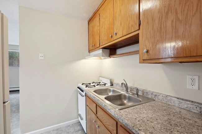 Building Photo - 4628 Tyler St NE