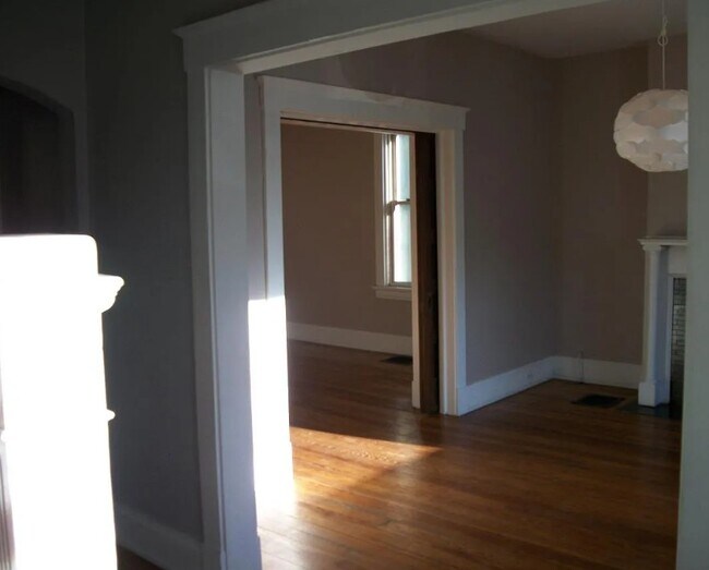 Building Photo - 3150 Linwood Ave