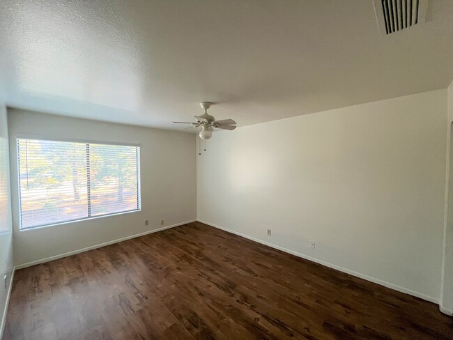 Building Photo - CONDO - OAK CREEK ESTADOS - VILLAGE OF OAK...