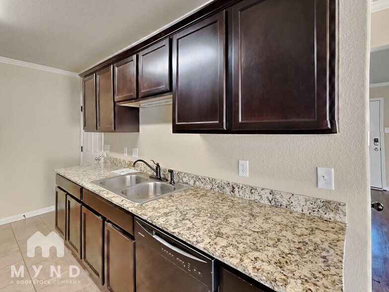 Building Photo - 3 Dunwood Dr