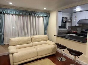 Building Photo - 136-45 Jewel Ave