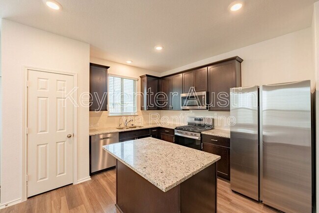 Building Photo - 1520 Holly Lk Dr