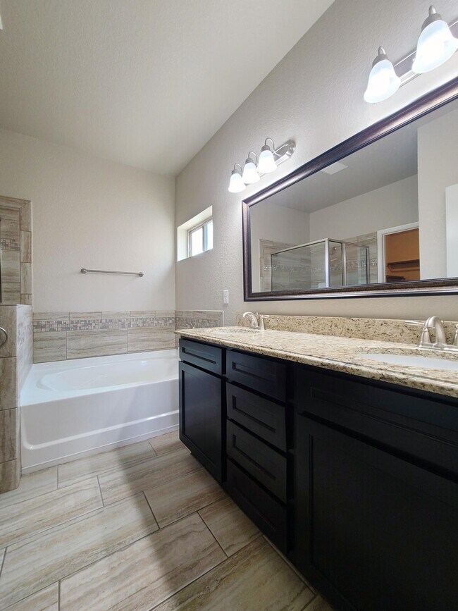 Building Photo - 7805 Enchanted Cir Dr