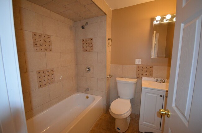 Building Photo - Beautiful 2 Bed 1 Bath Right in East Boston