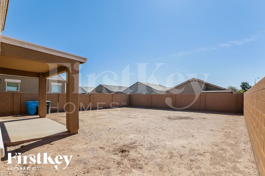 Building Photo - 2639 W Tamarisk Ave