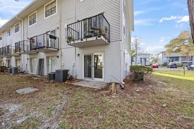 Building Photo - 7169 E Bank Dr