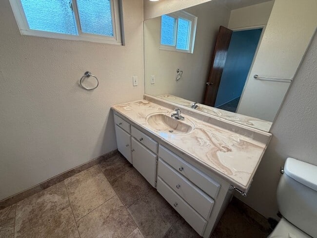 Building Photo - ***READY FOR IMMEDIATE OCCUPANCY*** 3BD/2.5BA HOME IN ARTESIA***