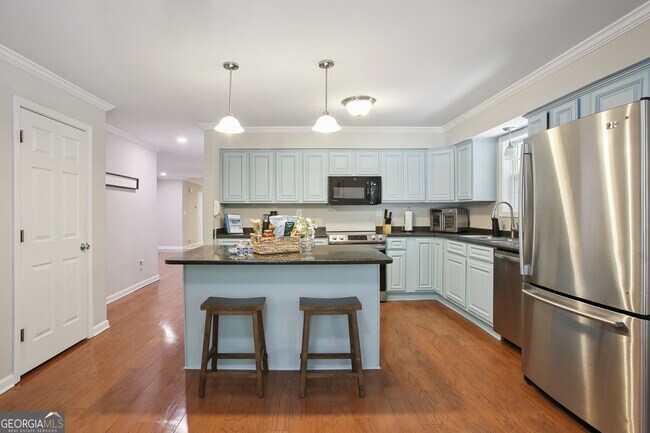 Building Photo - 102 Hickory Dr