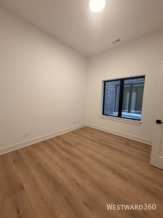 Building Photo - 1607 W 13th St