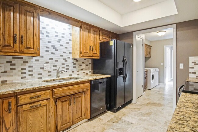 Building Photo - 11912 Shady Trail Ln