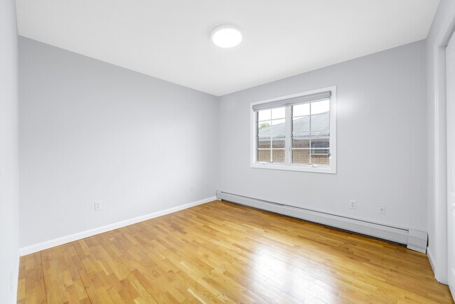 Building Photo - 312B 7th St