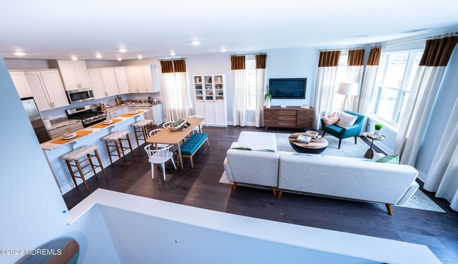 Building Photo - 4 Midway Rd S