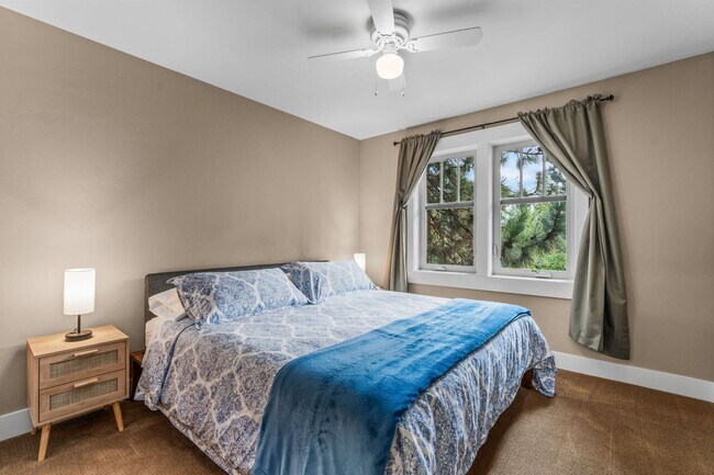 Building Photo - Grand Northwest Crossing Home. Fully furnished monthly rental. Walk to Compass Park. All Utilitie...