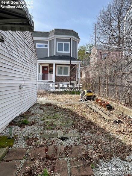 Building Photo - 73 Thorndike St