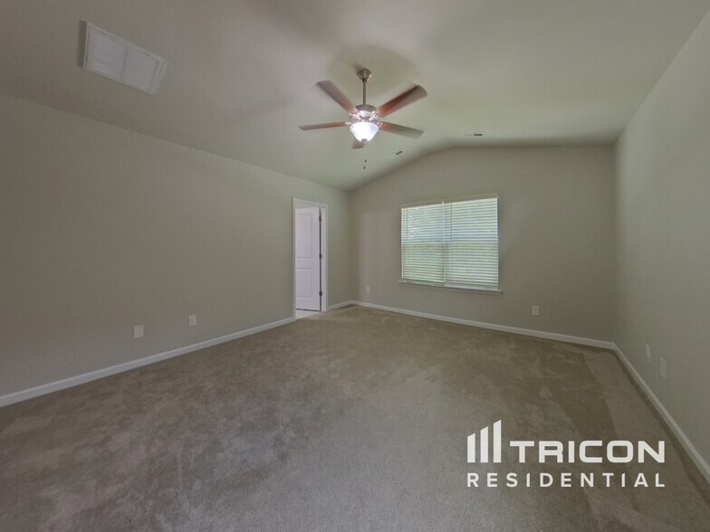Building Photo - 209 Spring Knoll Dr